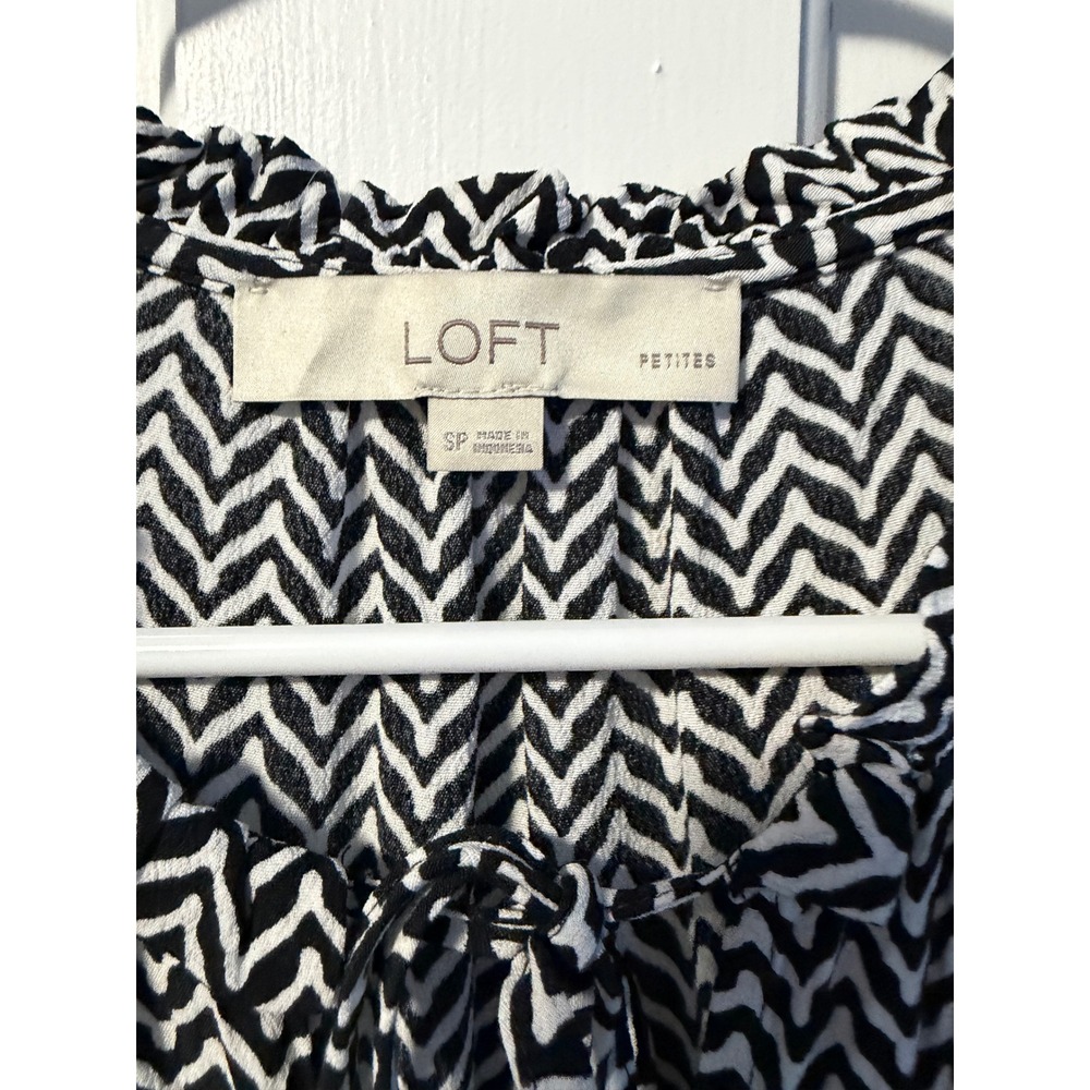 LOFT Sleeveless Blouse Petites SP Black White Chevron Tie - Picture 4 of 7